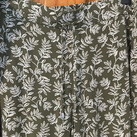 Old Navy Print Pull On Joggers - Picture 2 of 6